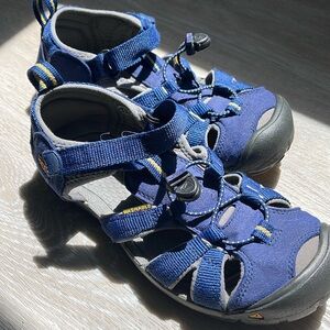 Keen sandals- Barely worn
